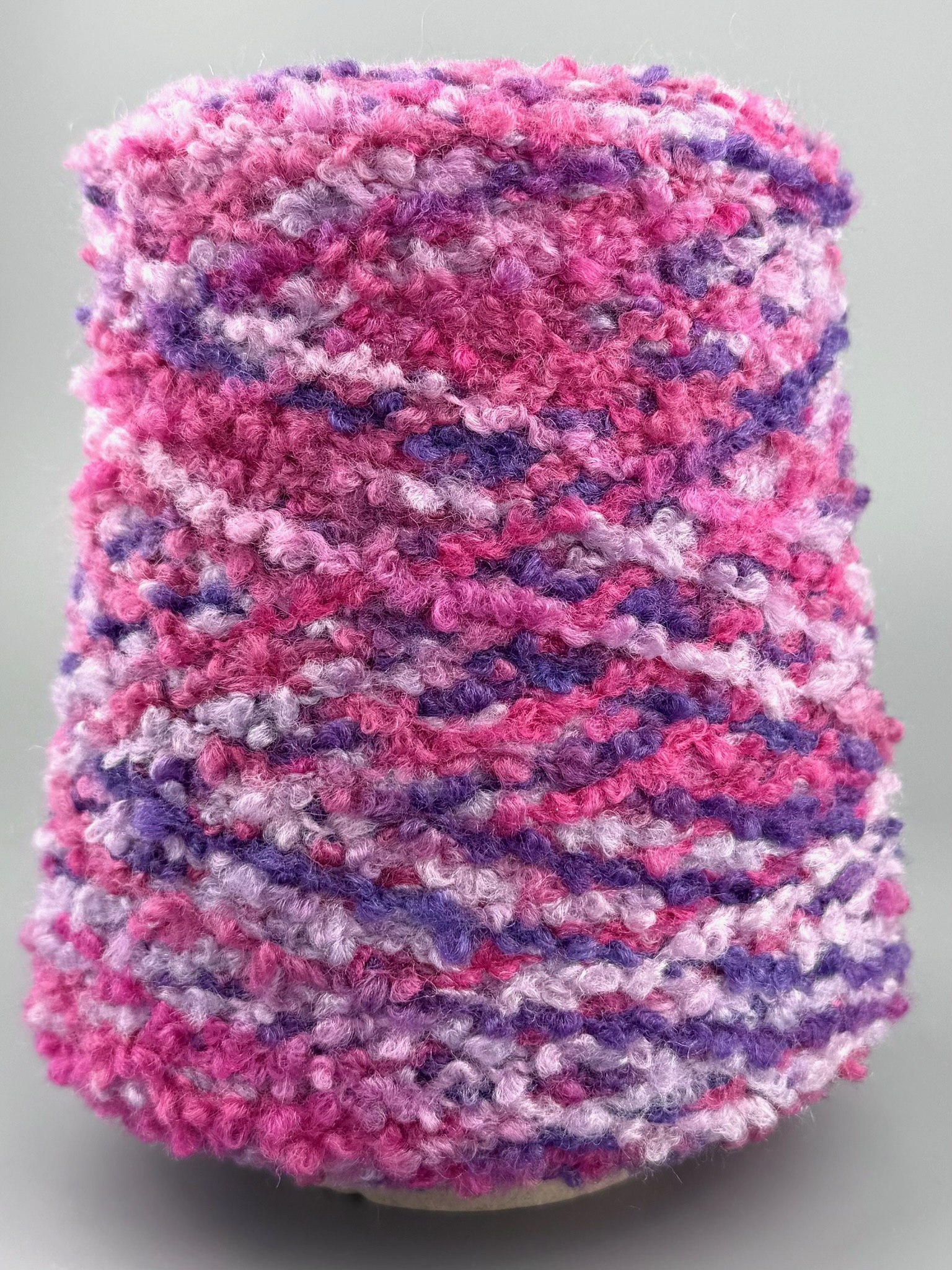 Corallo Bouclé 240m/100g – Merino Extrafine und Seide mit Elastan Pink-Lila Melange foto 2